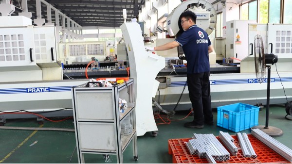 如何解決鋁型材在長期使用中的老化問題？